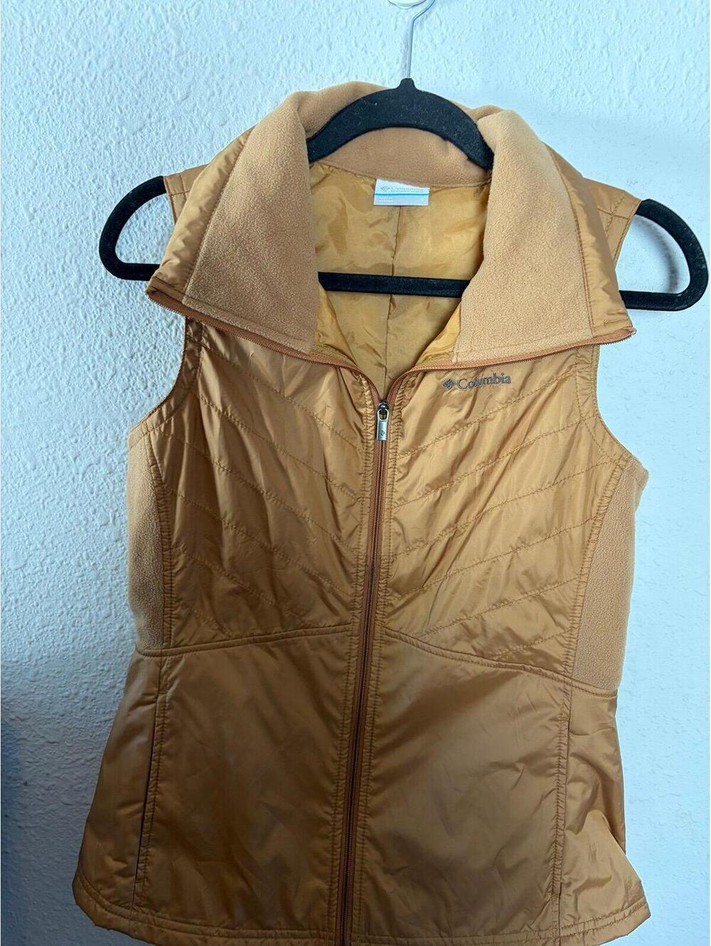 Columbia Tan Lightweight Vest size S.